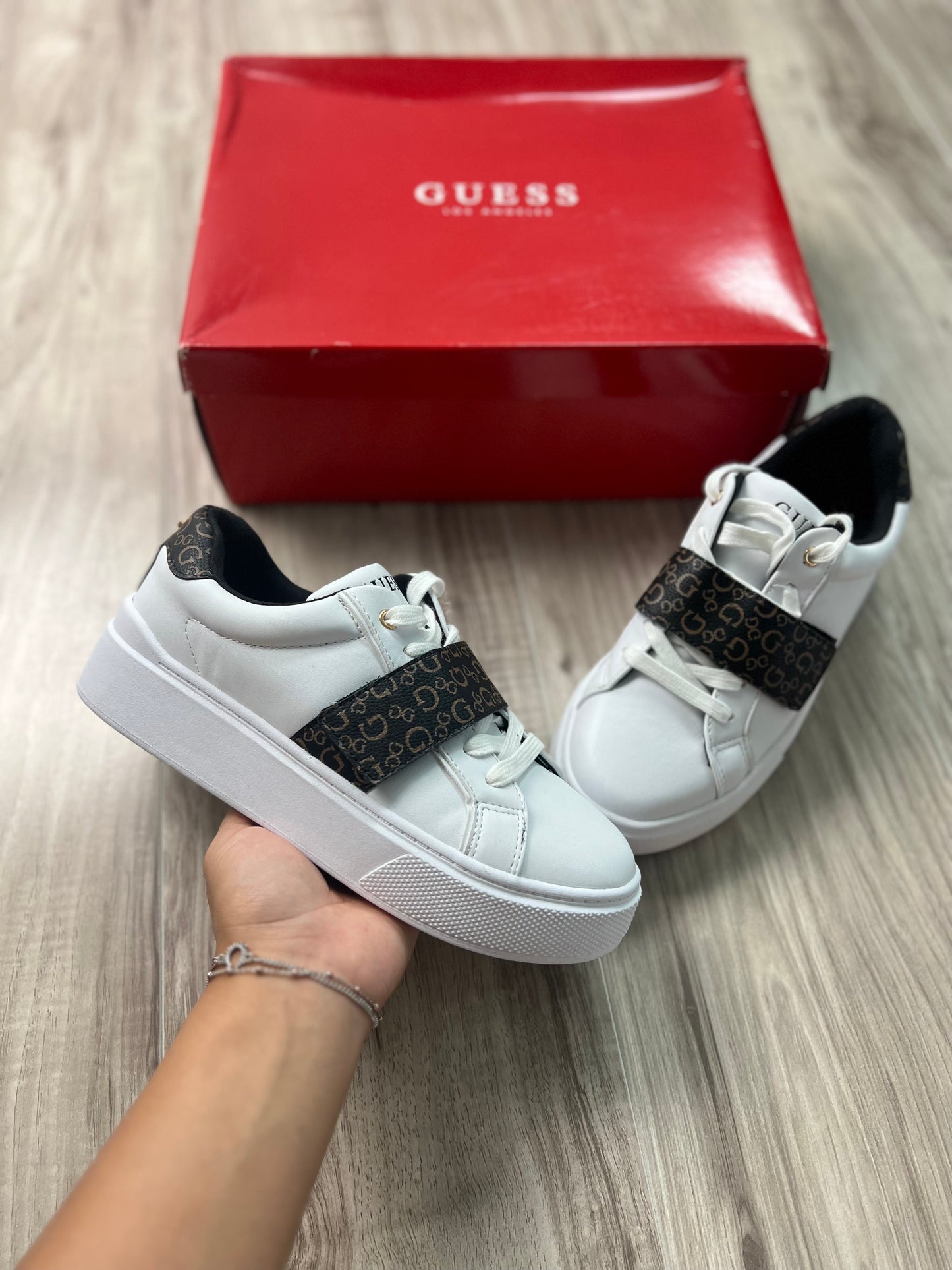 Zapatilla Guess